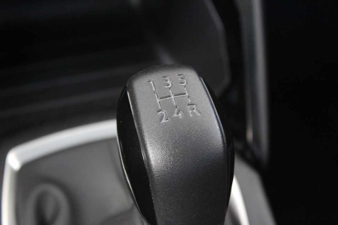 peugeot-208-1-2-puretech-2023-gasolina-1199cc