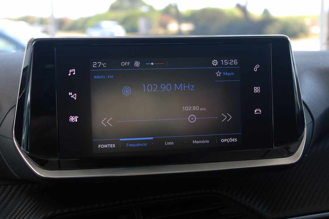 peugeot-208-1-2-puretech-2023-gasolina-1199cc