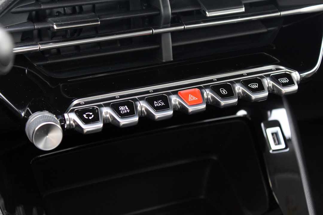 peugeot-2008-1-2-puretech-2022-gasolina-1199cc