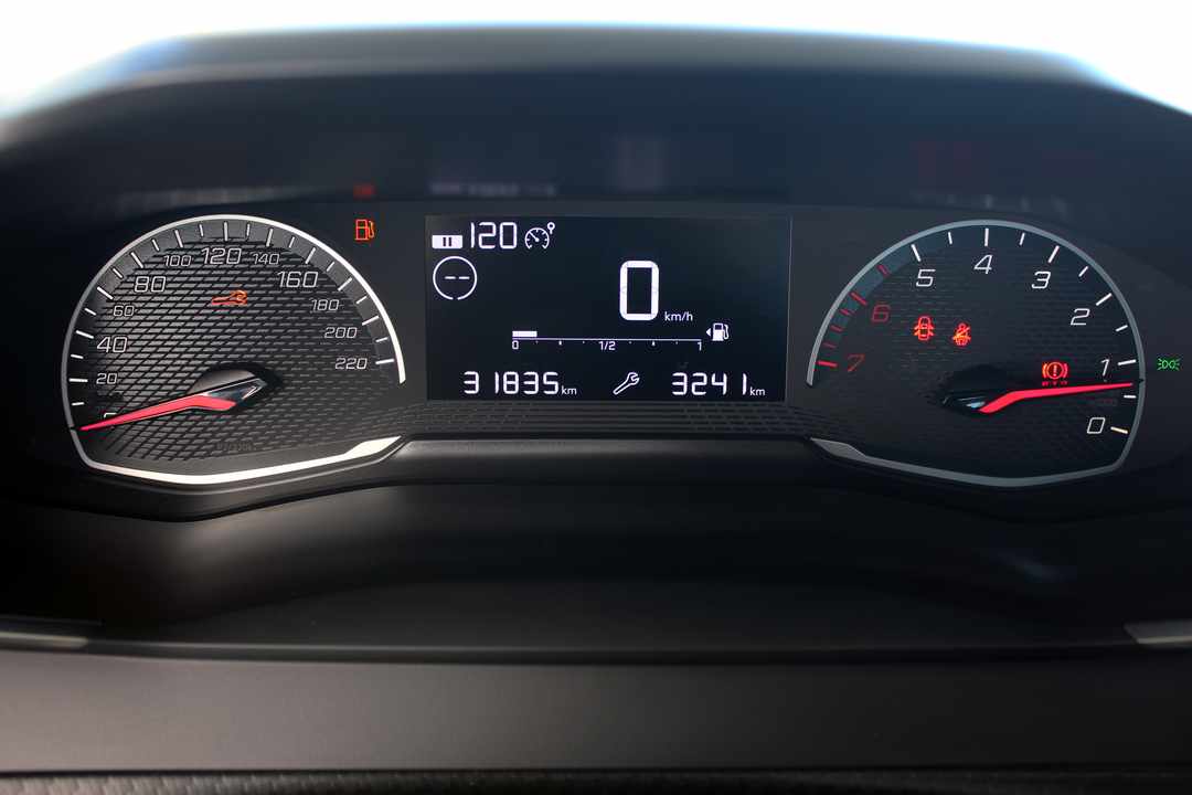 peugeot-2008-1-2-puretech-2021-gasolina-1199cc