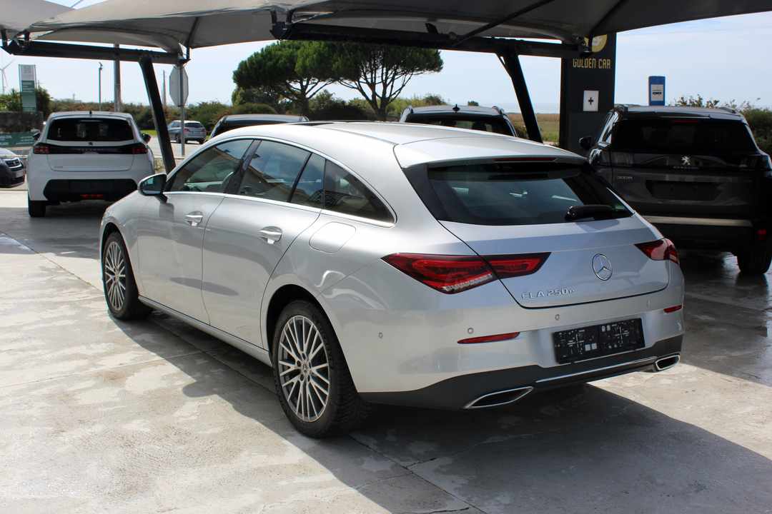 mercedes-benz-cla-250-e-2022-gasolina-1332cc