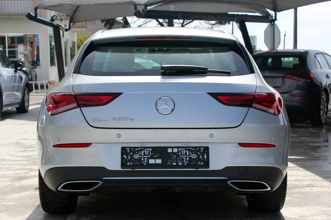mercedes-benz-cla-250-e-2022-gasolina-1332cc