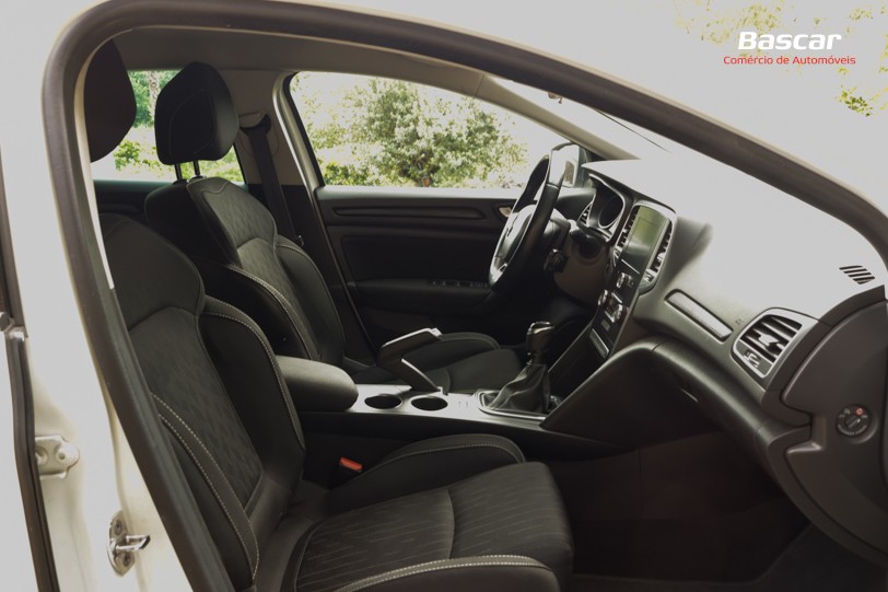 renault-megane-sport-tourer-2020-diesel-1461cc