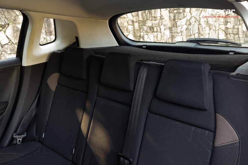 peugeot-2008-2015-gasolina-1199cc