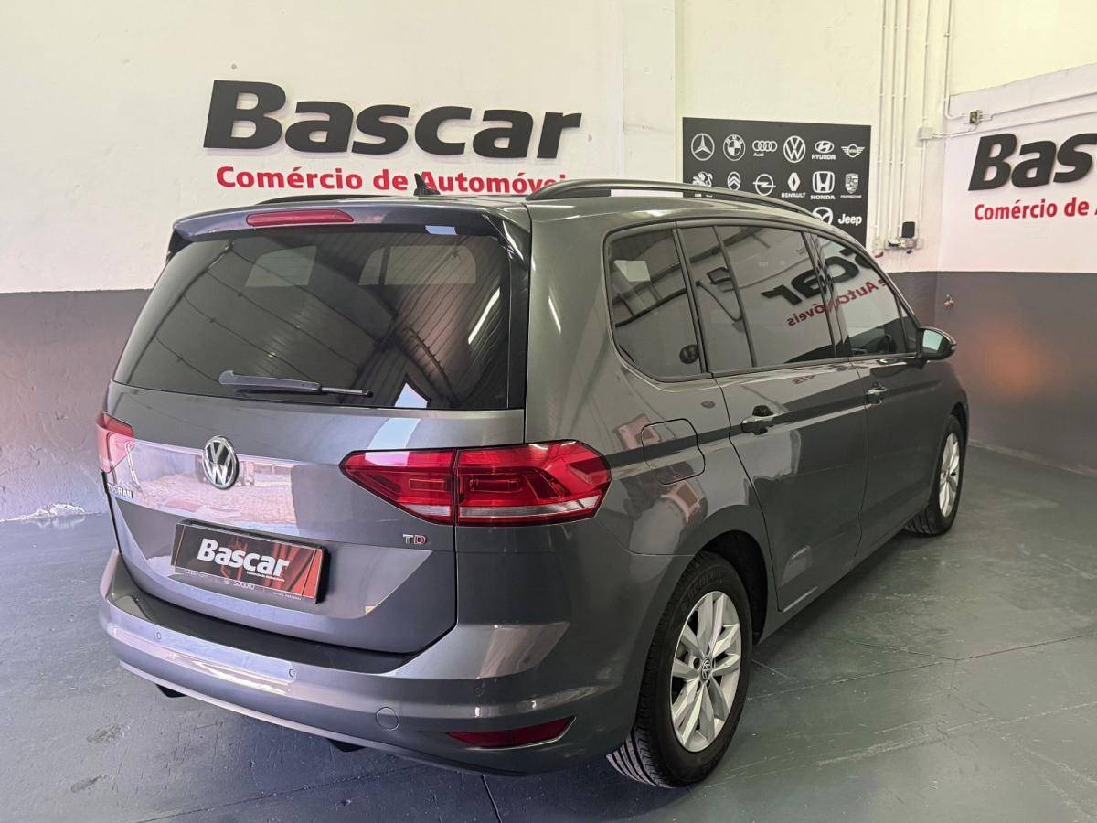 volkswagen-touran-2018-diesel-1598cc