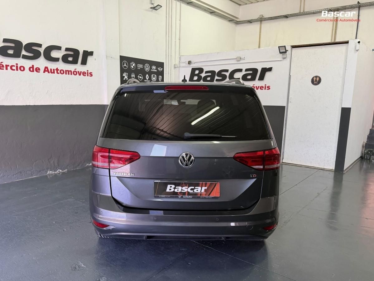 volkswagen-touran-2018-diesel-1598cc