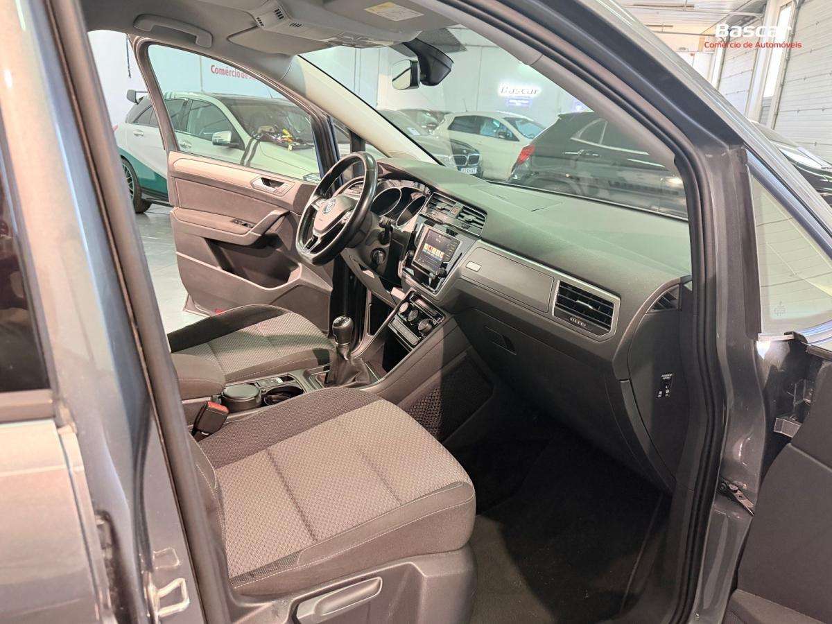 volkswagen-touran-2018-diesel-1598cc