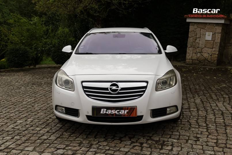 opel-insignia-sports-tourer-2011-diesel-1956cc