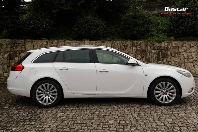 opel-insignia-sports-tourer-2011-diesel-1956cc