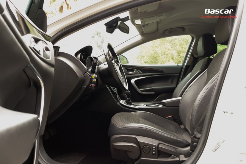 opel-insignia-sports-tourer-2011-diesel-1956cc
