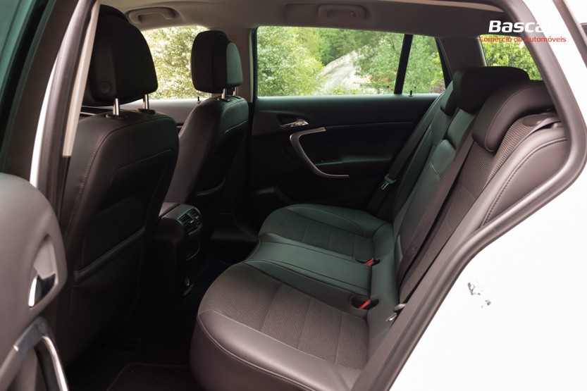 opel-insignia-sports-tourer-2011-diesel-1956cc