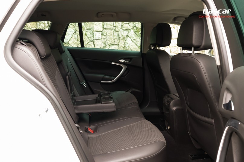 opel-insignia-sports-tourer-2011-diesel-1956cc