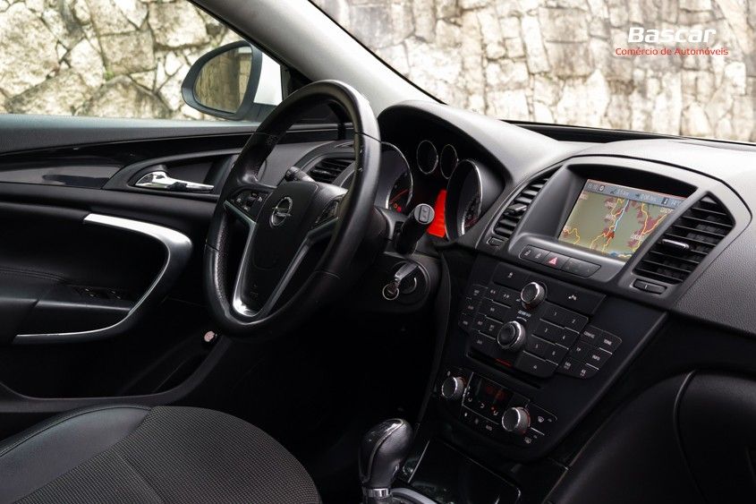 opel-insignia-sports-tourer-2011-diesel-1956cc