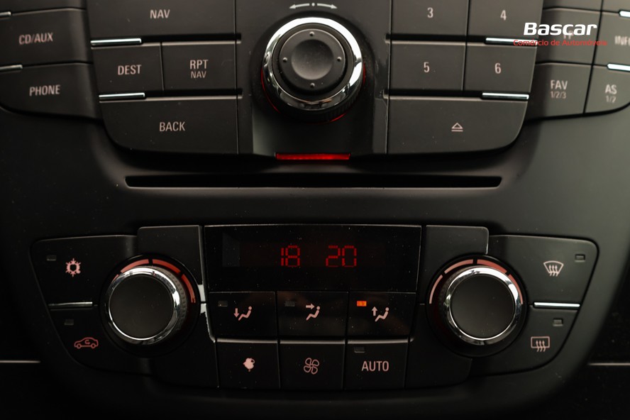 opel-insignia-sports-tourer-2011-diesel-1956cc