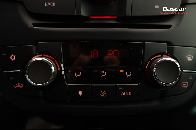 opel-insignia-sports-tourer-2011-diesel-1956cc