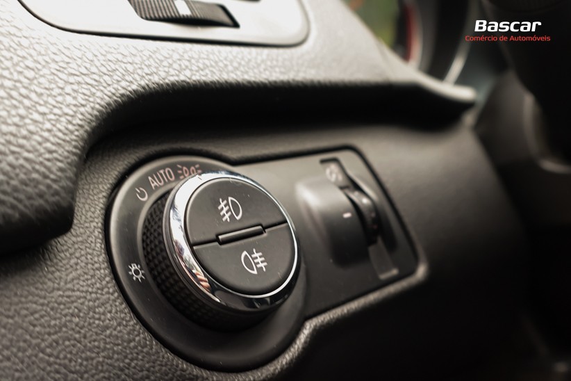 opel-insignia-sports-tourer-2011-diesel-1956cc