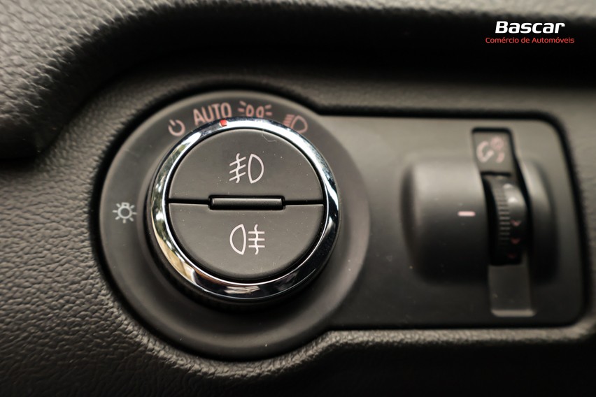 opel-insignia-sports-tourer-2011-diesel-1956cc