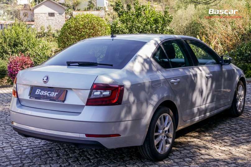 skoda-octavia-2019-diesel-1598cc
