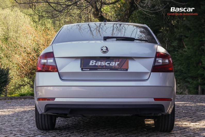 skoda-octavia-2019-diesel-1598cc