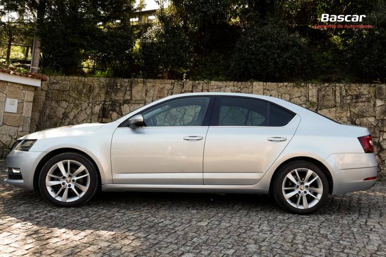 skoda-octavia-2019-diesel-1598cc