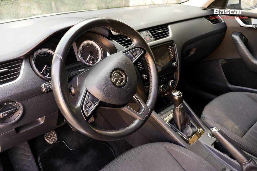skoda-octavia-2019-diesel-1598cc