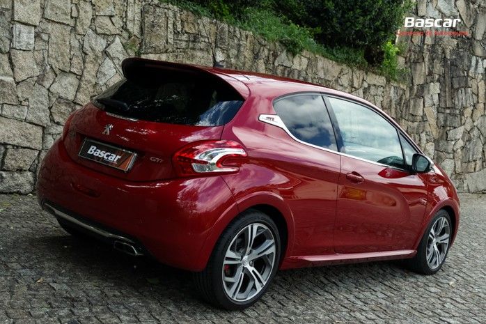 peugeot-208-2013-gasolina-1598cc