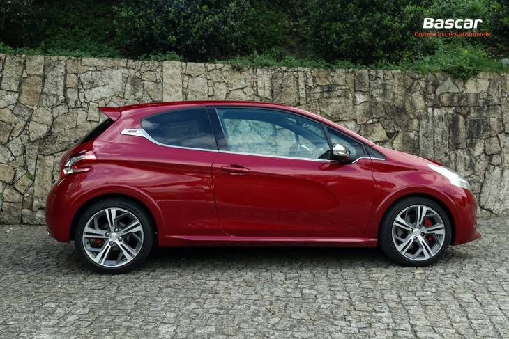 peugeot-208-2013-gasolina-1598cc