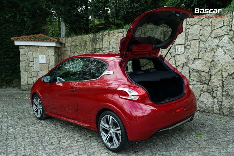 peugeot-208-2013-gasolina-1598cc