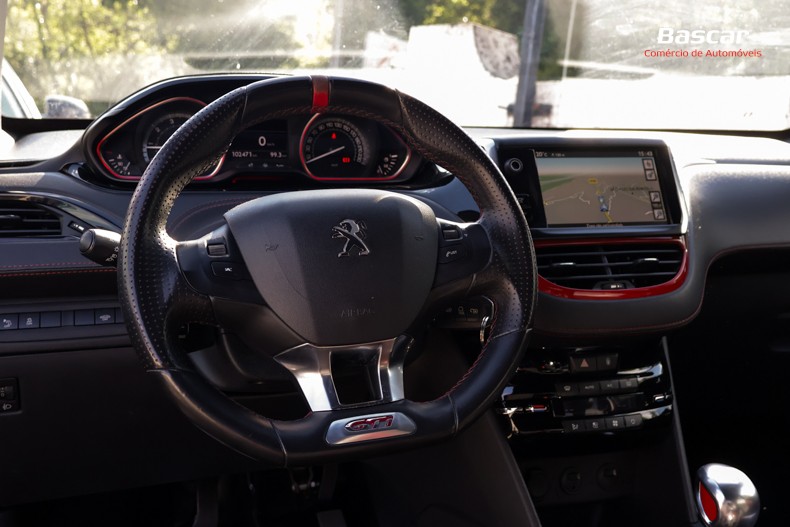 peugeot-208-2013-gasolina-1598cc