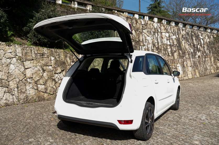 citroen-c4-picasso-2018-diesel-1560cc