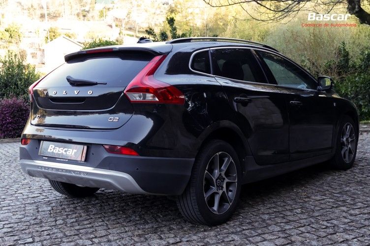 volvo-v40-cross-country-2014-diesel-1560cc