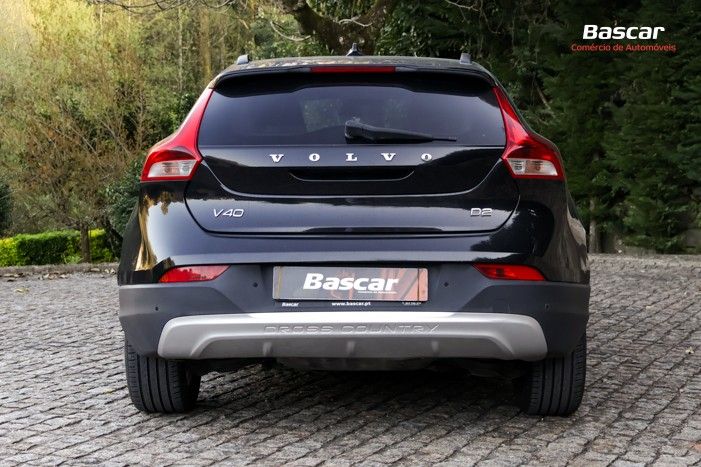volvo-v40-cross-country-2014-diesel-1560cc