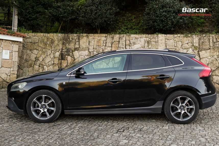 volvo-v40-cross-country-2014-diesel-1560cc