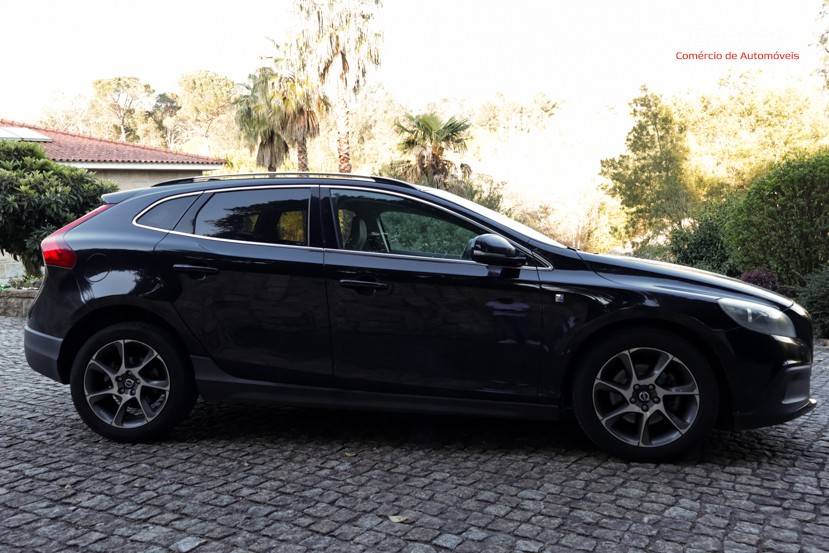 volvo-v40-cross-country-2014-diesel-1560cc