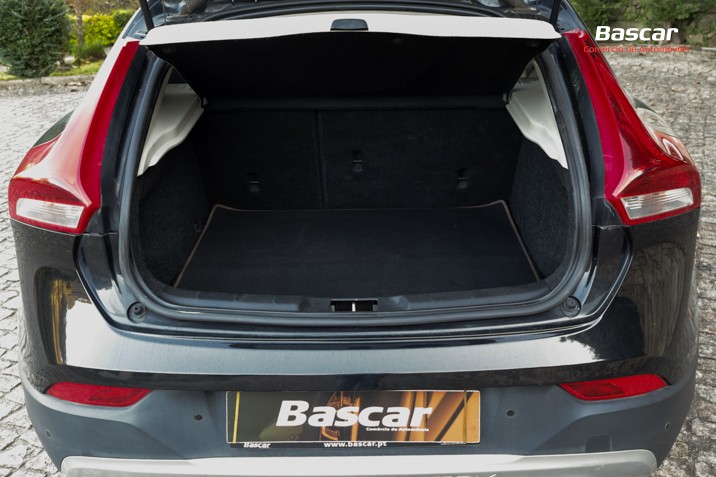 volvo-v40-cross-country-2014-diesel-1560cc