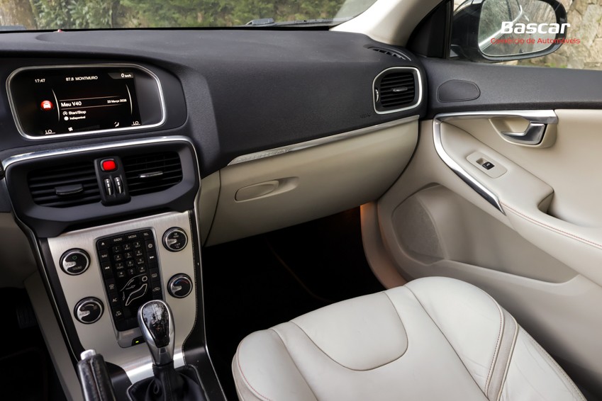 volvo-v40-cross-country-2014-diesel-1560cc