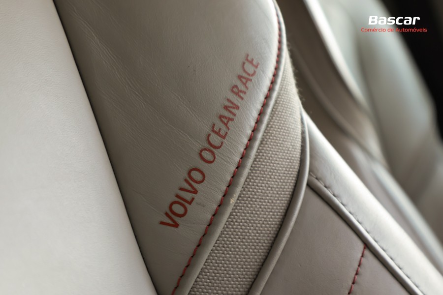 volvo-v40-cross-country-2014-diesel-1560cc