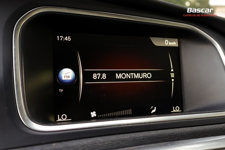 volvo-v40-cross-country-2014-diesel-1560cc