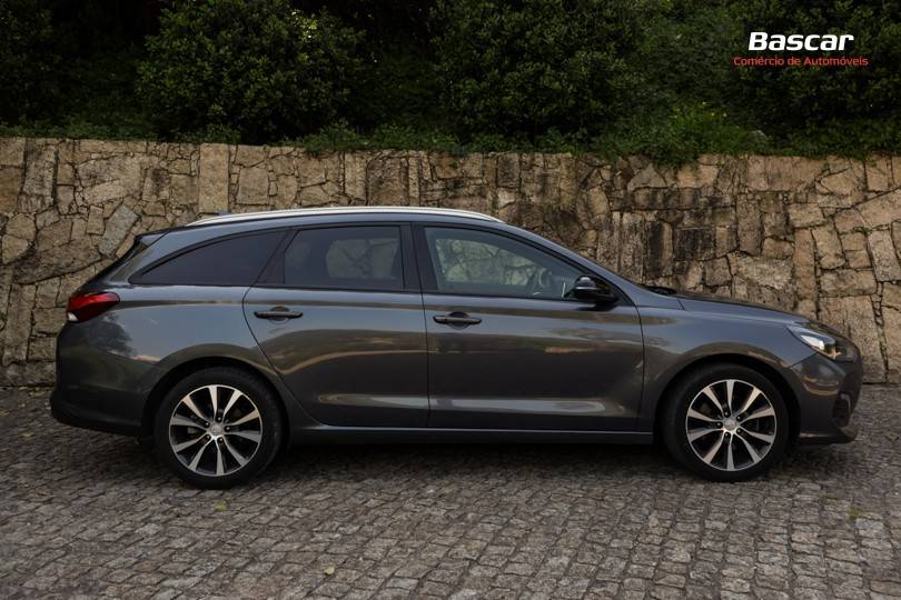 hyundai-i30-sw-2020-diesel-1598cc