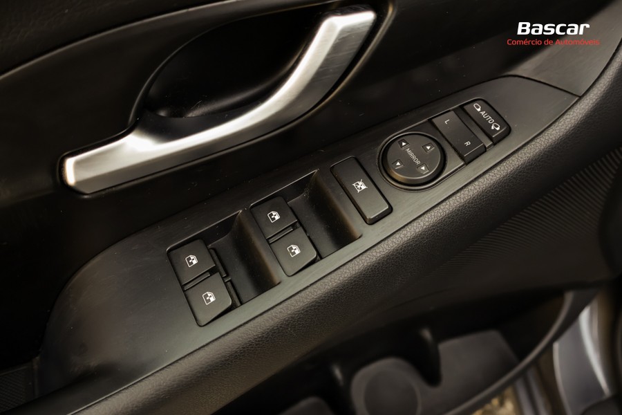 hyundai-i30-sw-2020-diesel-1598cc