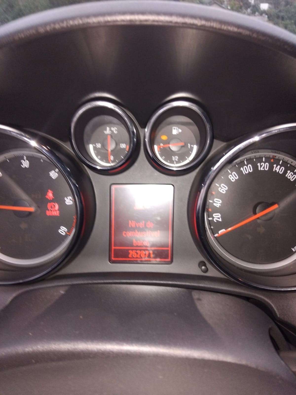 opel-astra-sport-tourer-2011-diesel-1686cc