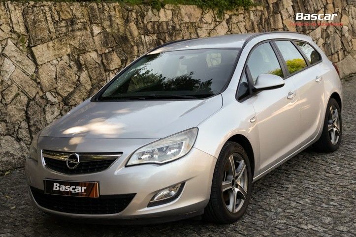 opel-astra-sport-tourer-2011-diesel-1686cc