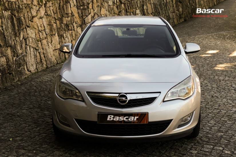opel-astra-sport-tourer-2011-diesel-1686cc