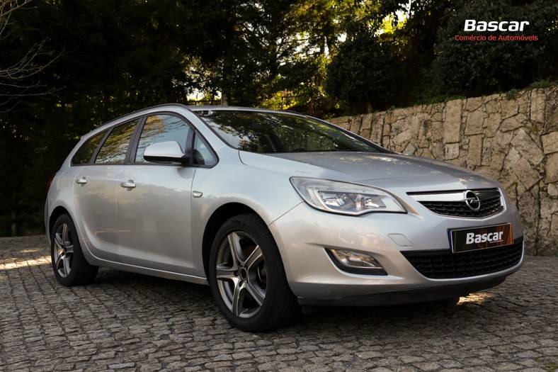 opel-astra-sport-tourer-2011-diesel-1686cc