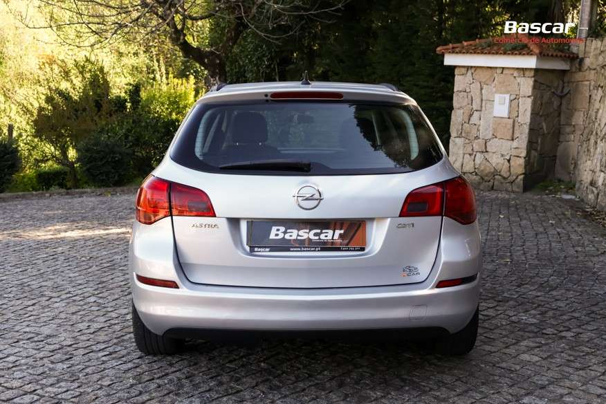 opel-astra-sport-tourer-2011-diesel-1686cc
