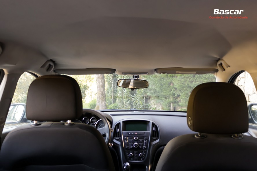 opel-astra-sport-tourer-2011-diesel-1686cc