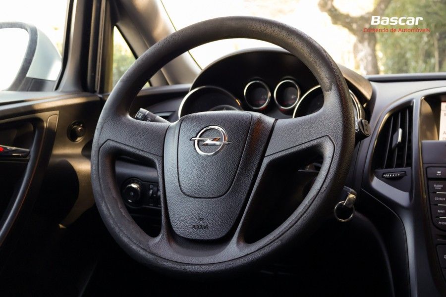 opel-astra-sport-tourer-2011-diesel-1686cc