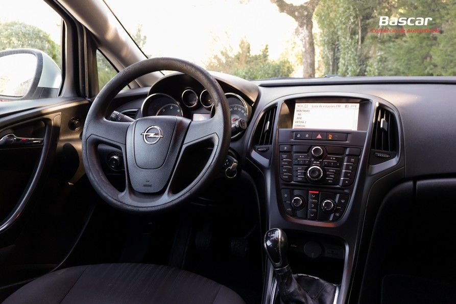 opel-astra-sport-tourer-2011-diesel-1686cc