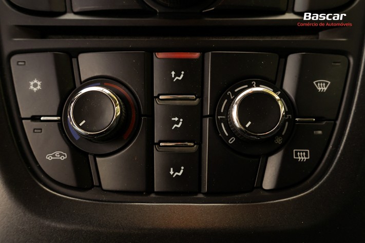 opel-astra-sport-tourer-2011-diesel-1686cc