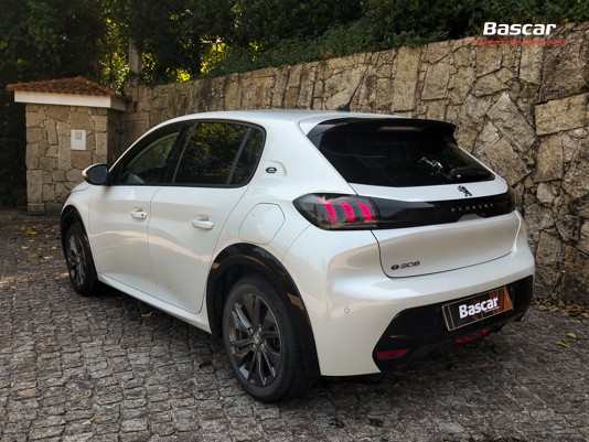 peugeot-208-2021-eletrico-500cc